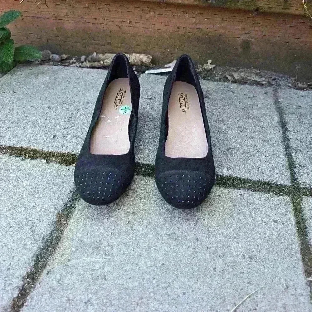 Seychelles black low wedge shoe with sequin toe size 7.5